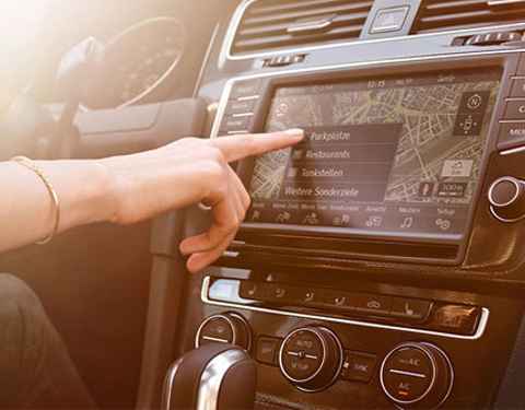 Por menos de 100 euros puedes instalar una radio con pantalla táctil en tu  coche y