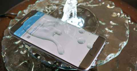Se puede usar cristasol para limpiar la pantalla del móvil?