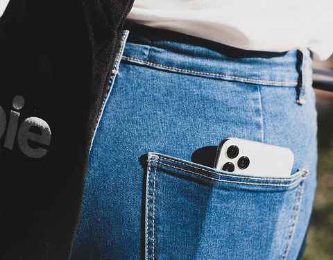 Puede doblarse nuestro móvil por llevarlo en el bolsillo del pantalón?