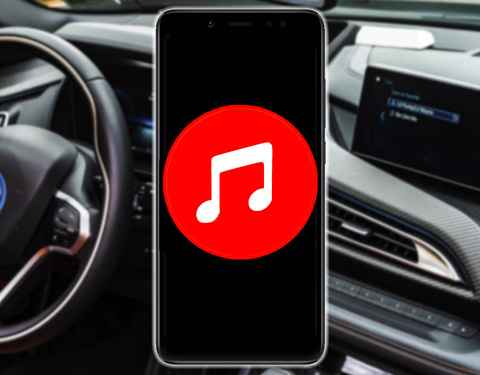 Cómo conectar el móvil al coche por cable en Android y iPhone