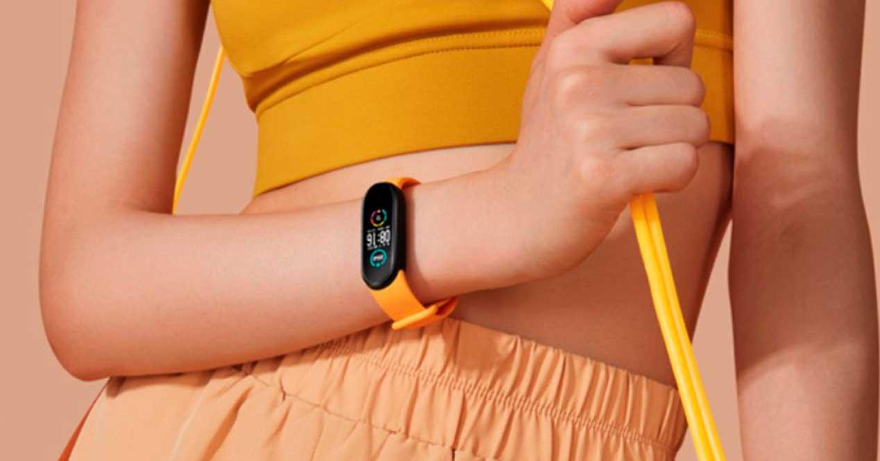 La Xiaomi Mi Band 6 con NFC llega a España: ya podrás pagar con ella en  todas partes, Gadgets