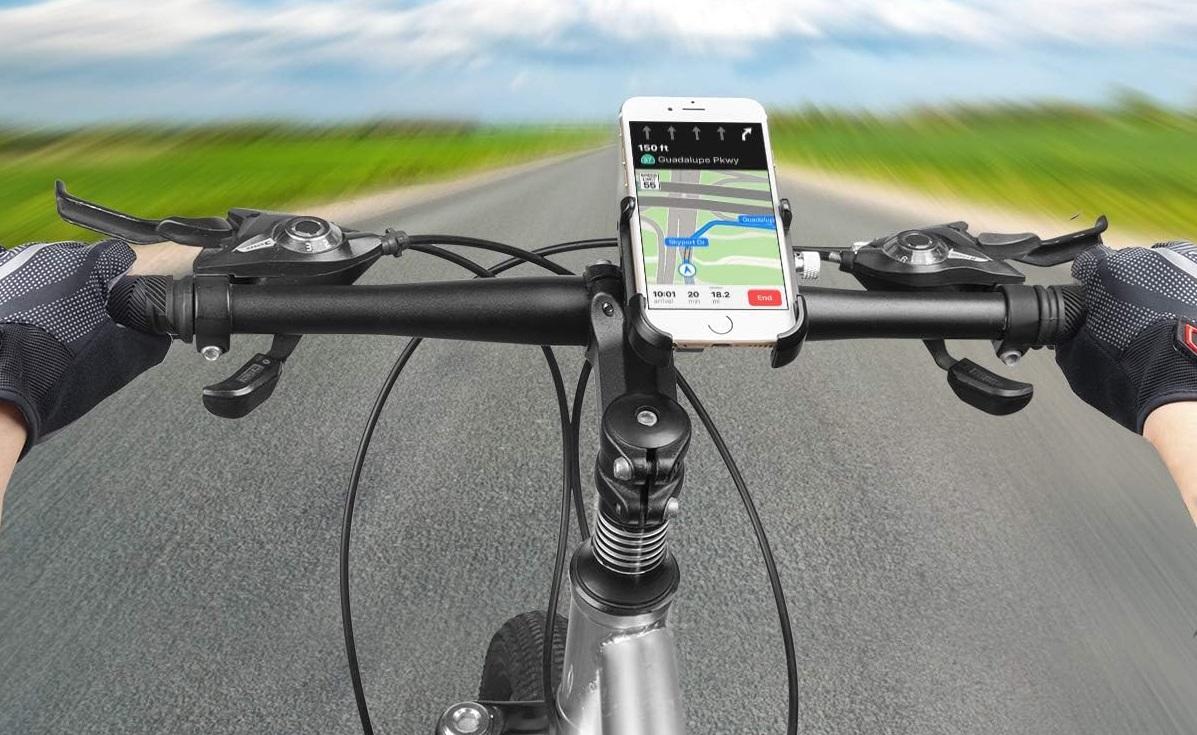 Por qué no deberías llevar tu móvil en uno de esos soportes para la bici