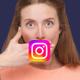 Mujer con logo de Instagram tapando la boca