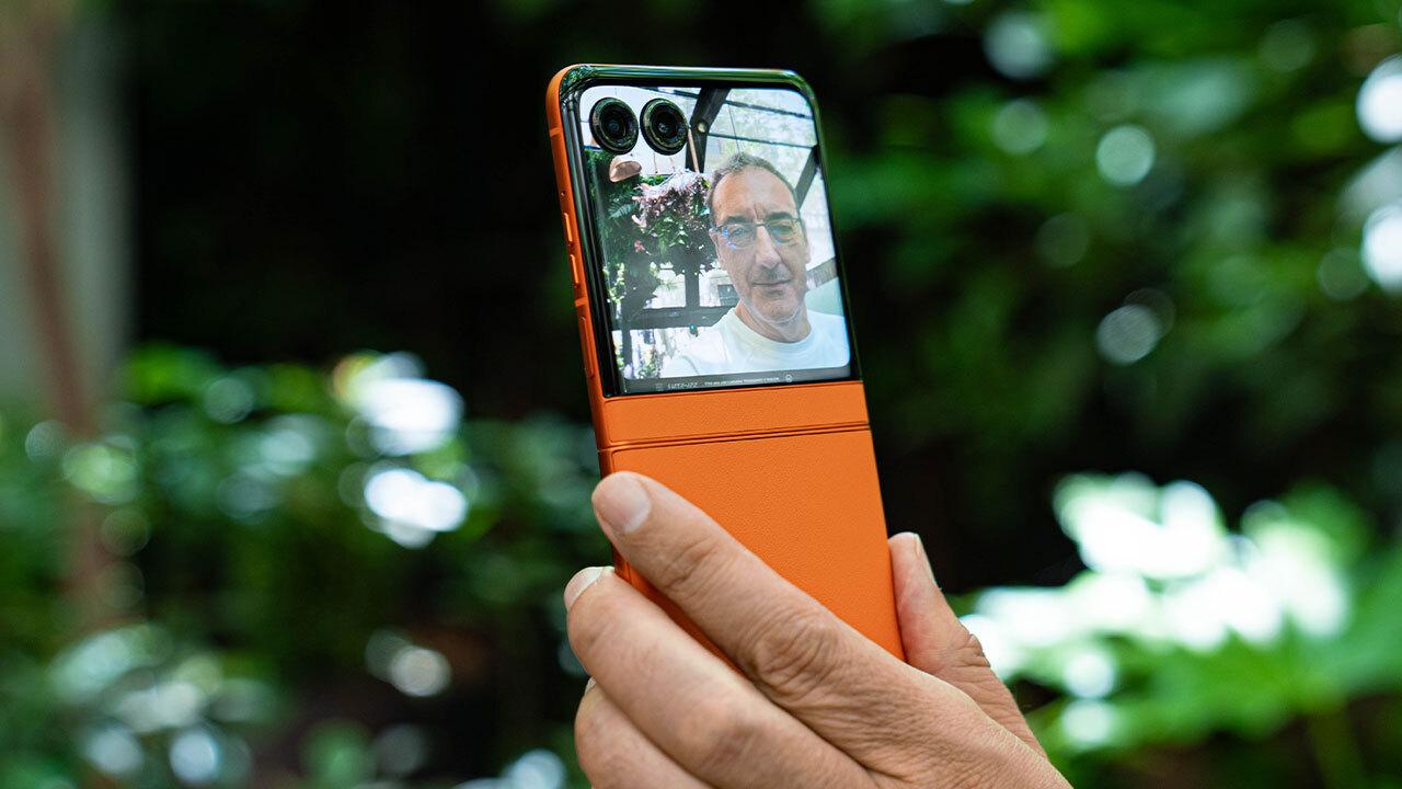 selfie Motorola Razr 50 cámara
