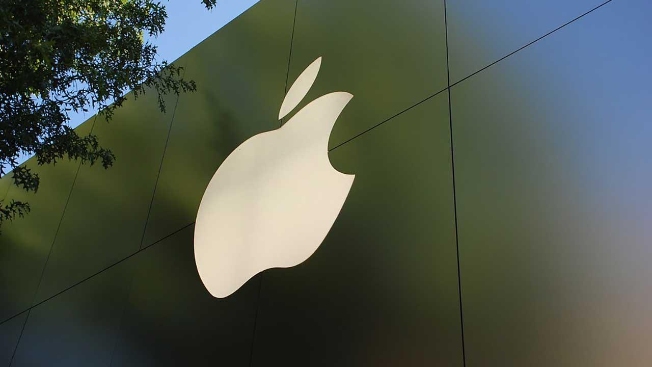 logo de apple en edificio